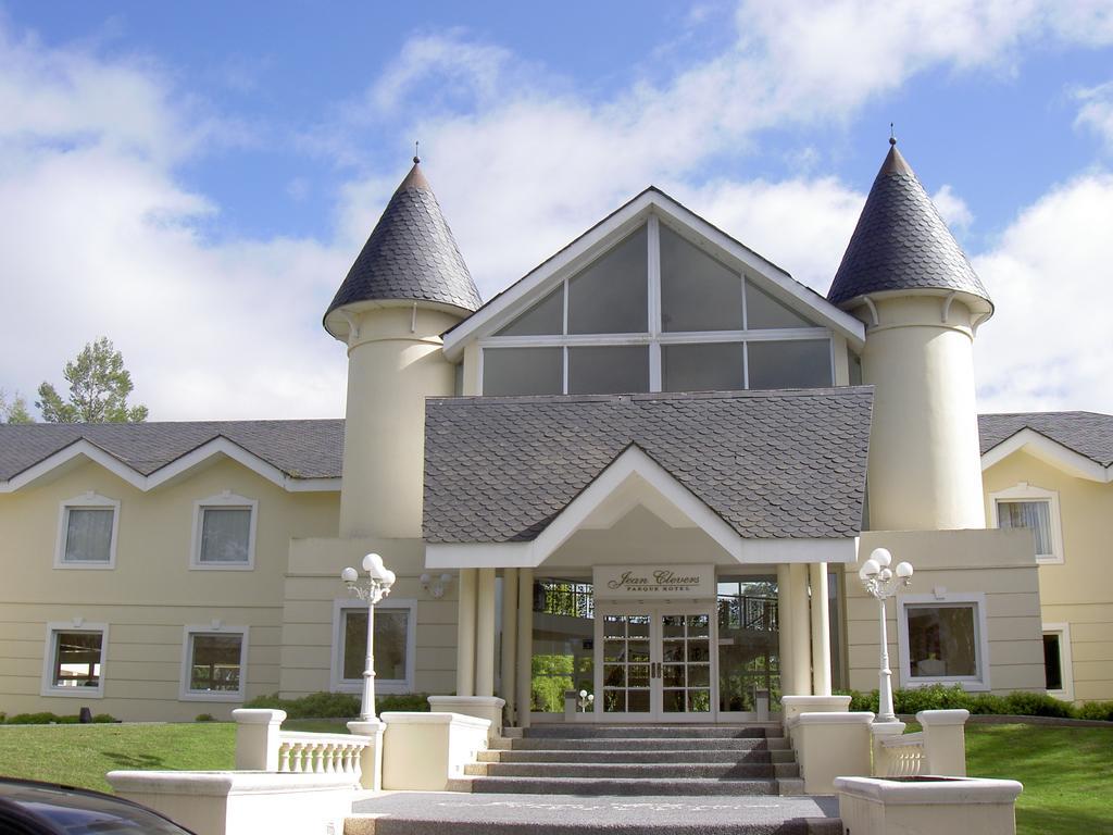 Parque Hotel Jean Clevers Punta del Este Bagian luar foto The main entrance of the hotel
