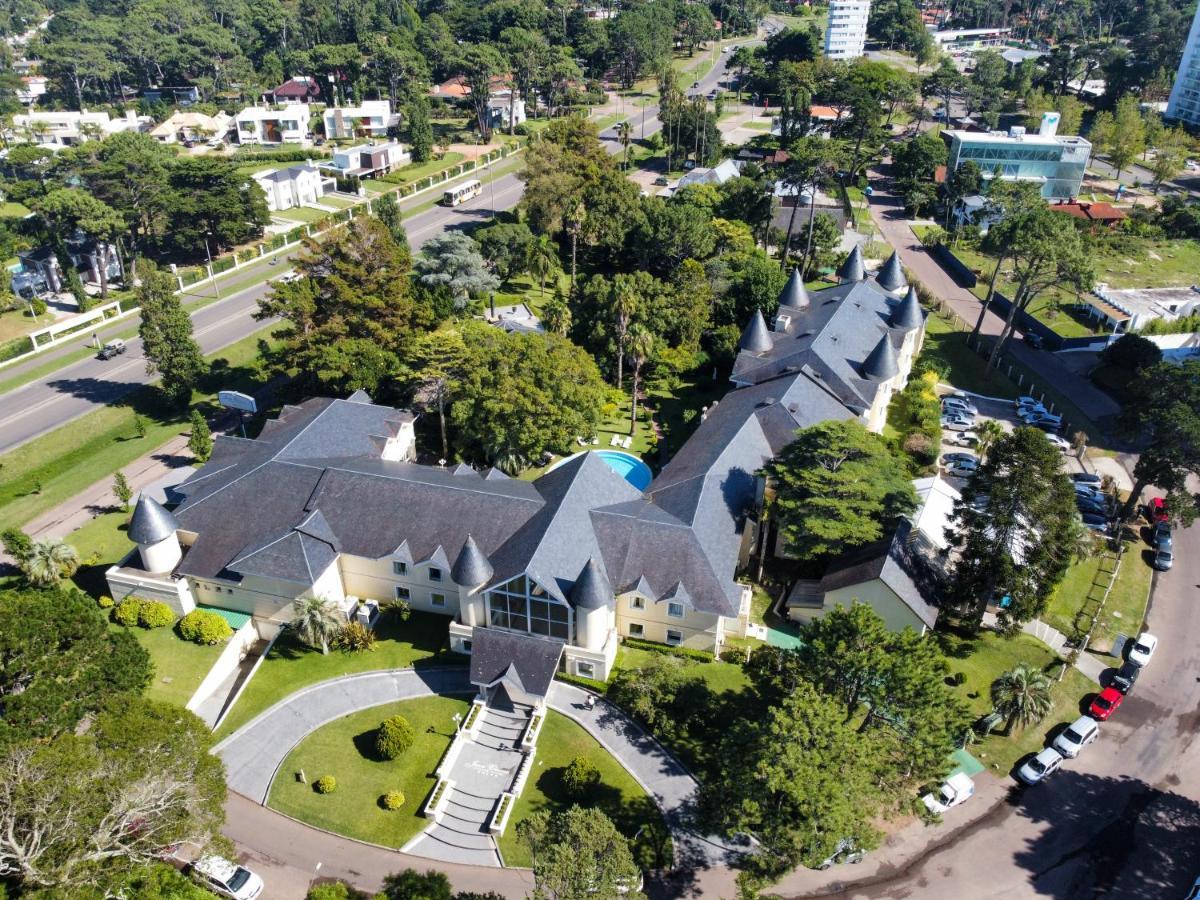 Parque Hotel Jean Clevers Punta del Este Bagian luar foto Aerial view of the hotel