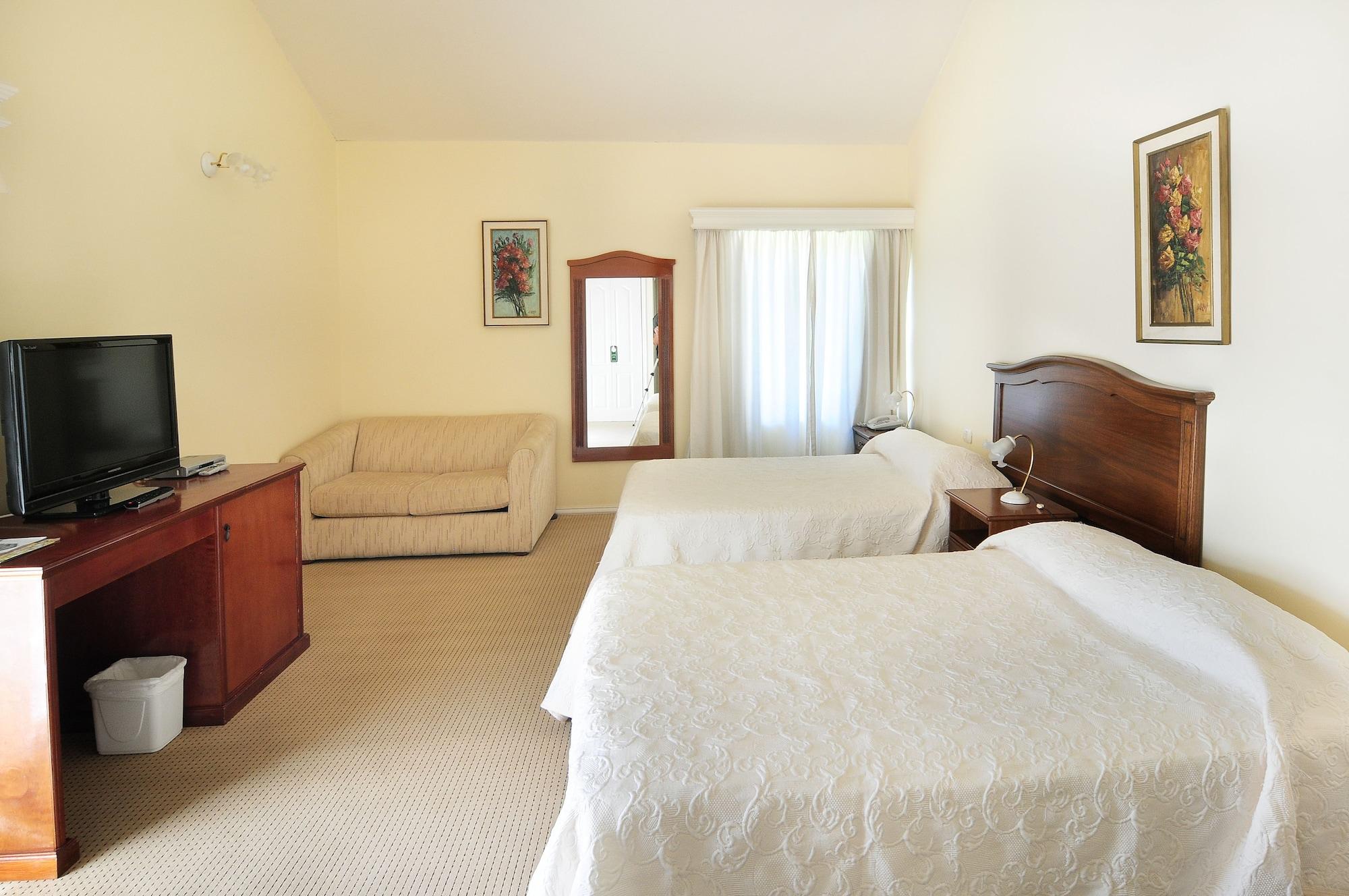 Parque Hotel Jean Clevers Punta del Este Bagian luar foto A typical guest room at the hotel