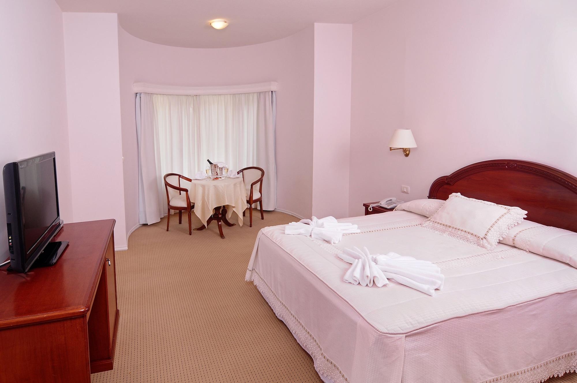 Parque Hotel Jean Clevers Punta del Este Bagian luar foto A bedroom in a hotel