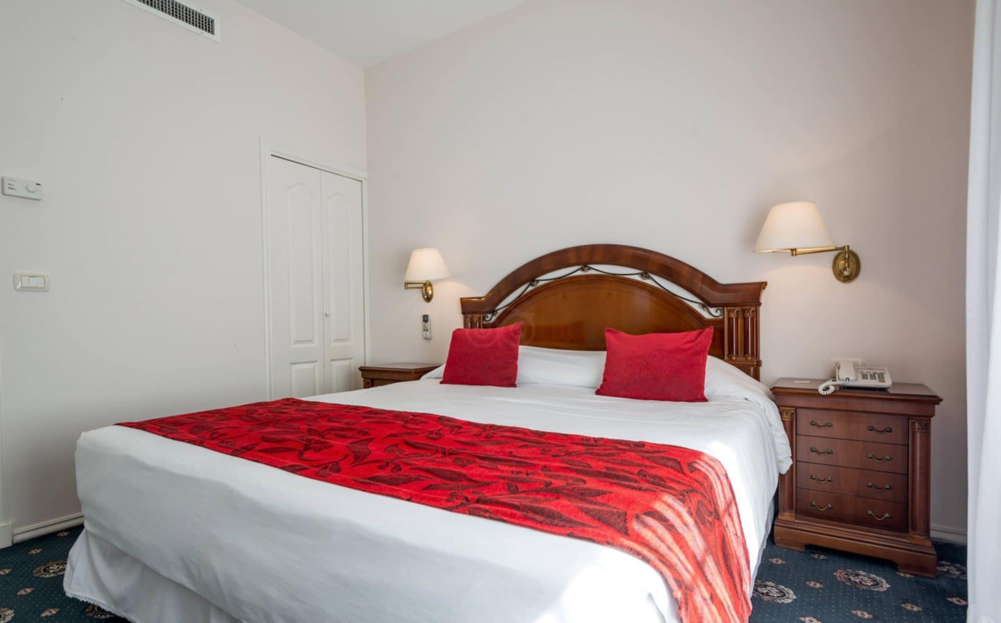 Parque Hotel Jean Clevers Punta del Este Bagian luar foto A guest room at the hotel