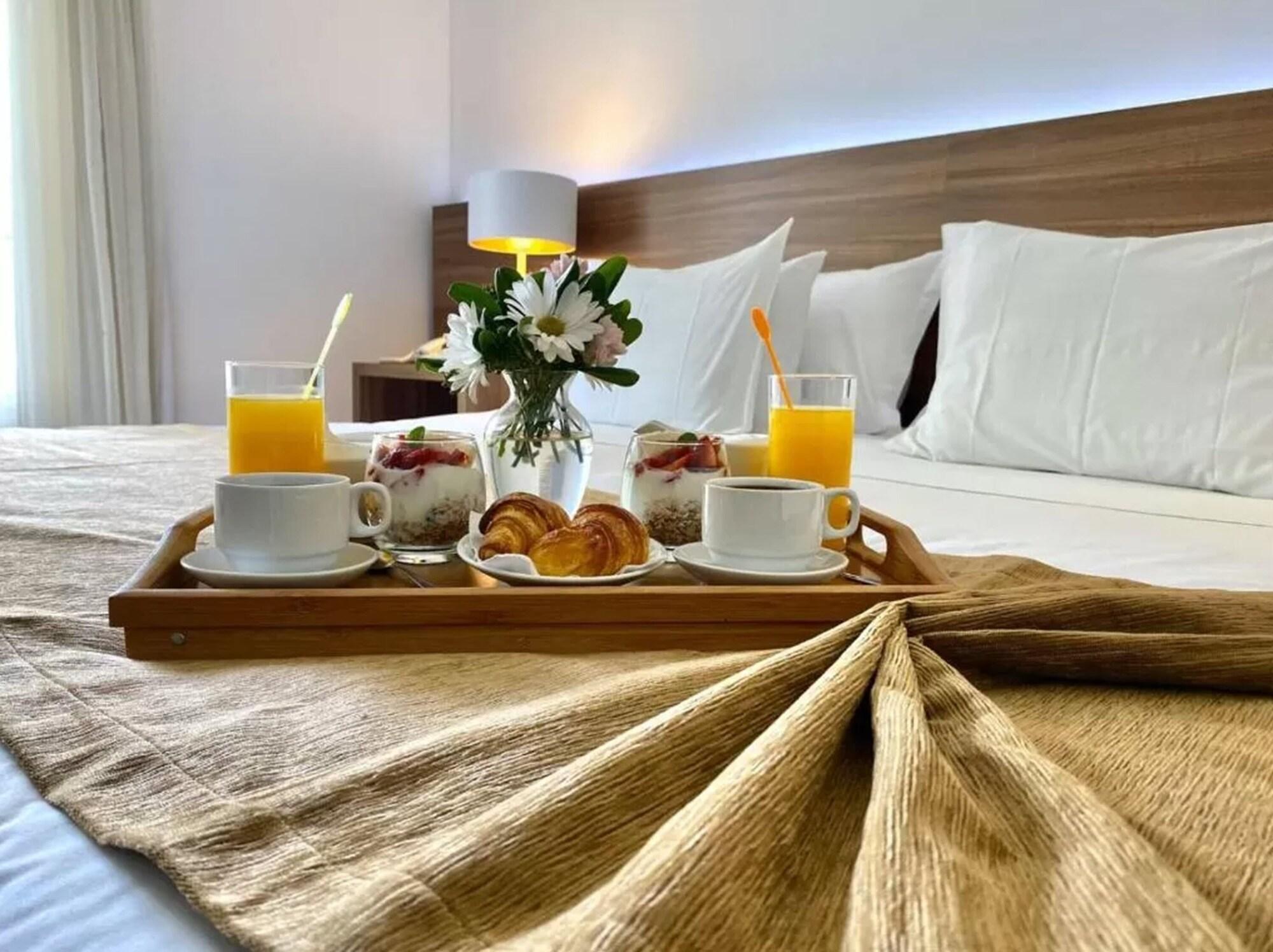 Parque Hotel Jean Clevers Punta del Este Bagian luar foto Room service
