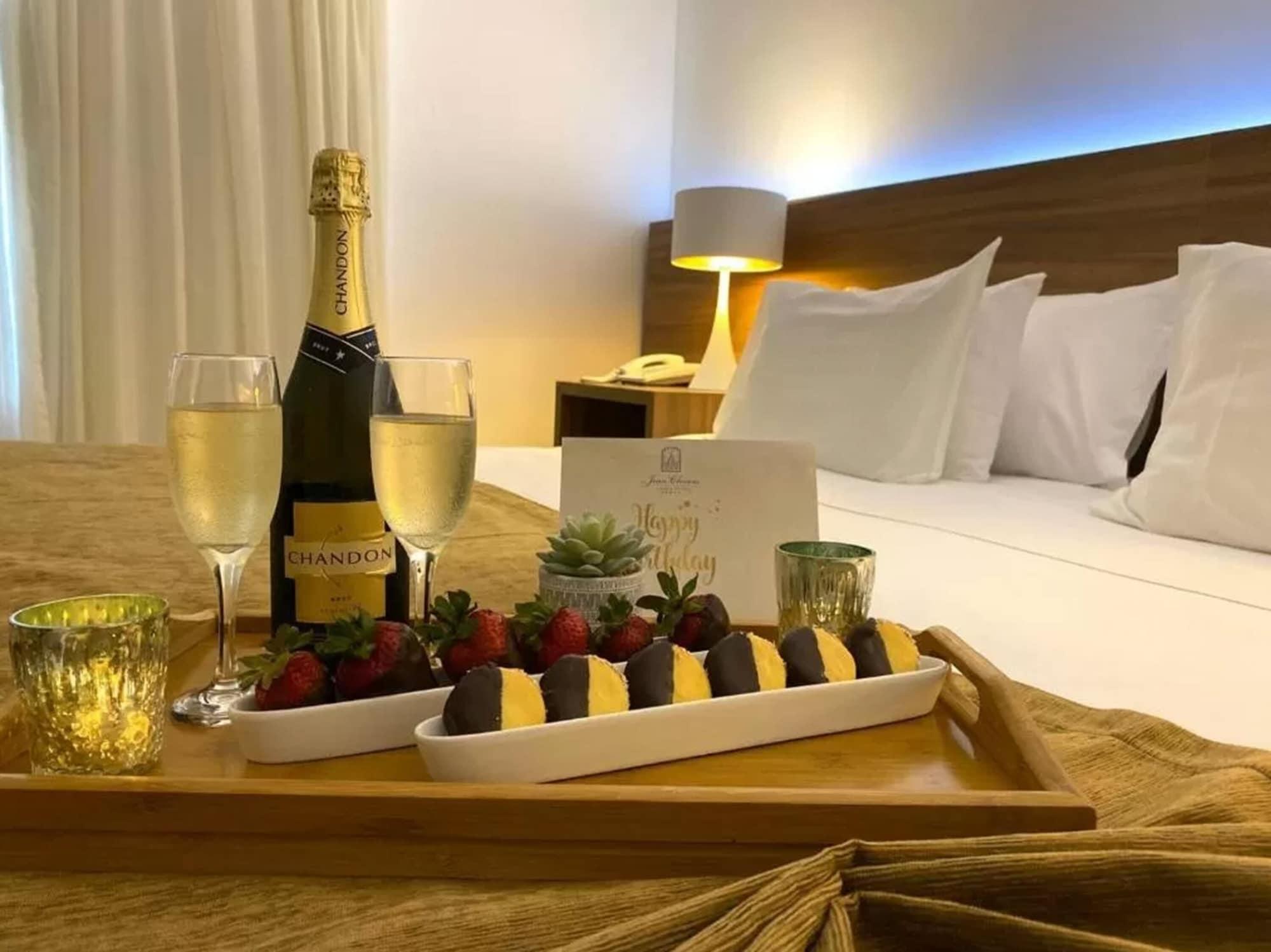 Parque Hotel Jean Clevers Punta del Este Bagian luar foto A room service tray