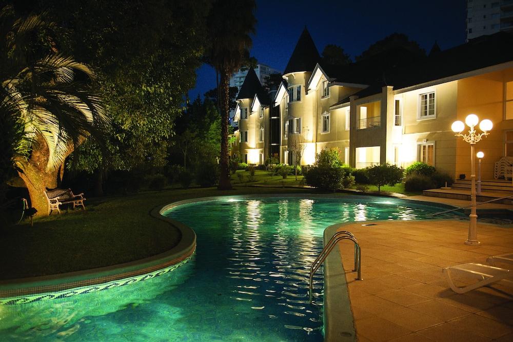 Parque Hotel Jean Clevers Punta del Este Bagian luar foto The swimming pool at the hotel