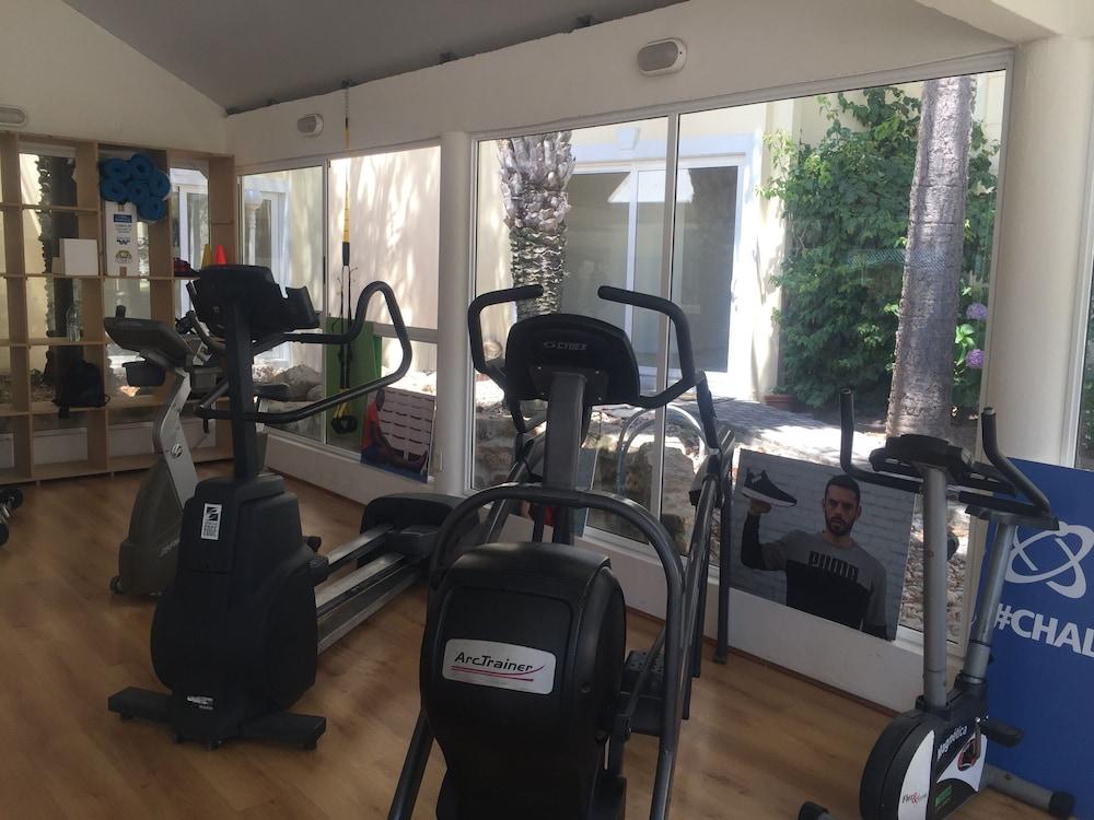 Parque Hotel Jean Clevers Punta del Este Bagian luar foto The gym at the club