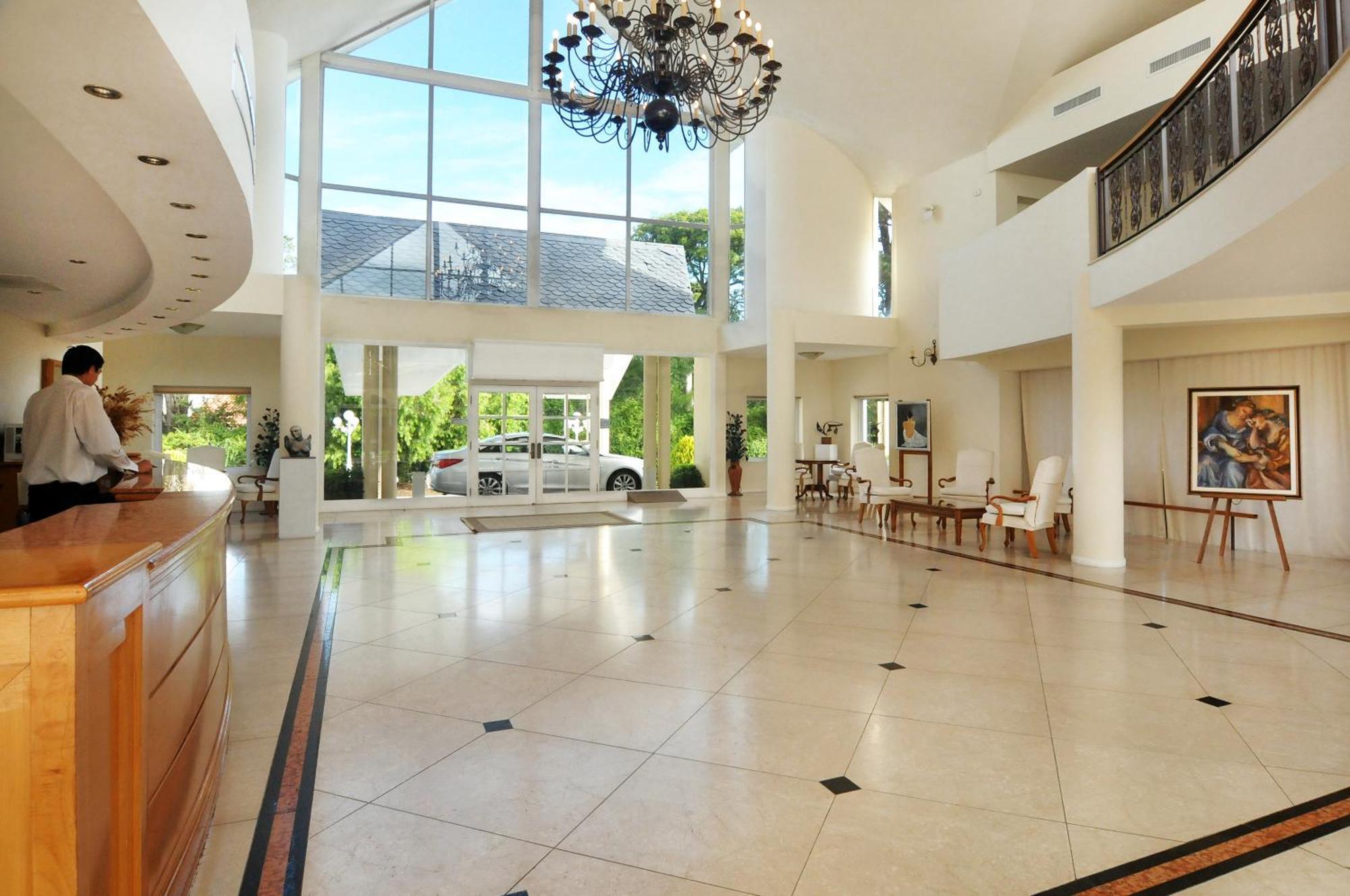 Parque Hotel Jean Clevers Punta del Este Bagian luar foto The lobby of the hotel