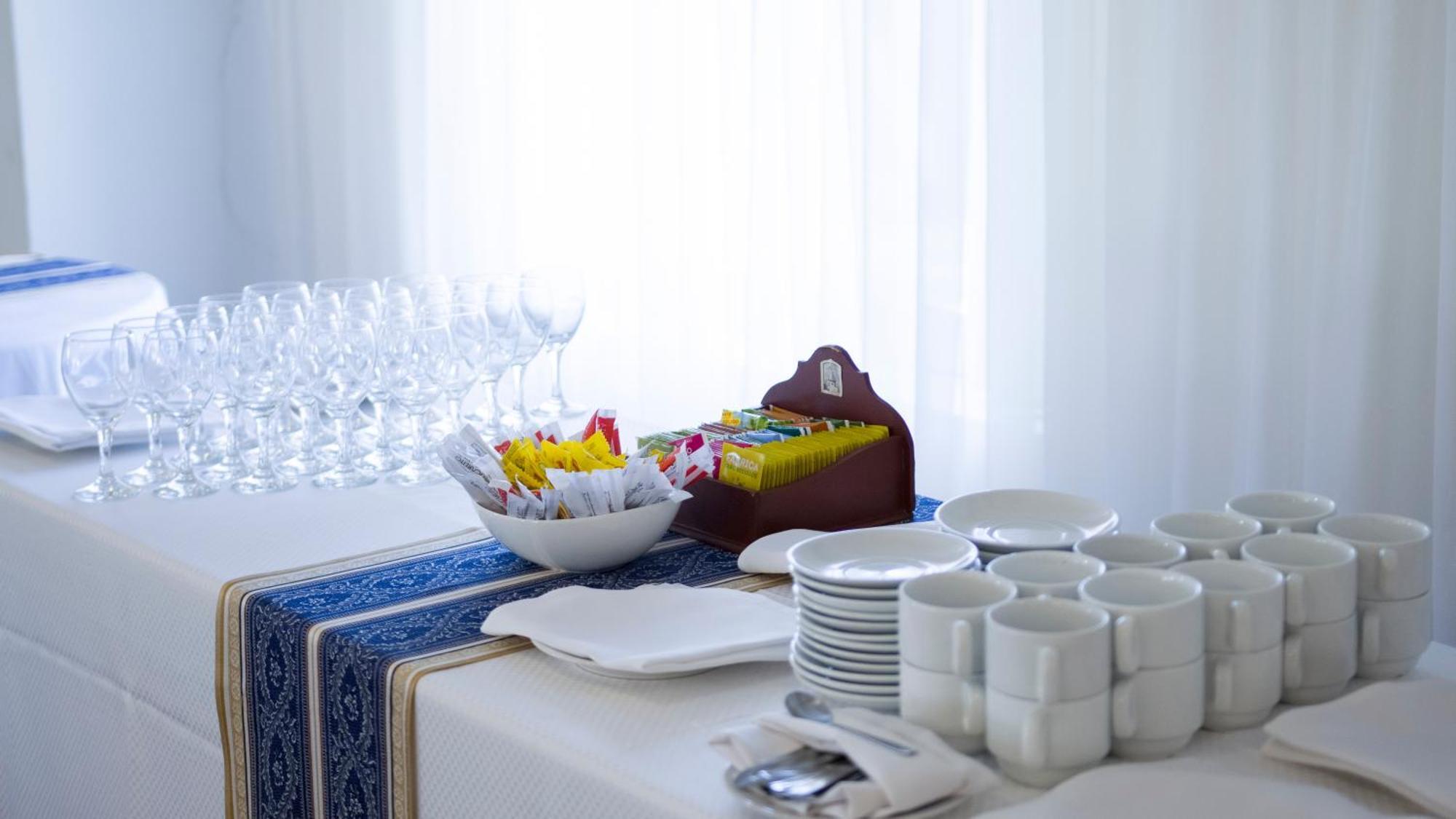 Parque Hotel Jean Clevers Punta del Este Bagian luar foto A table set for a buffet