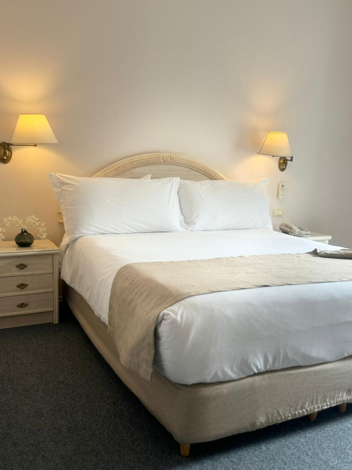 Parque Hotel Jean Clevers Punta del Este Bagian luar foto A bed