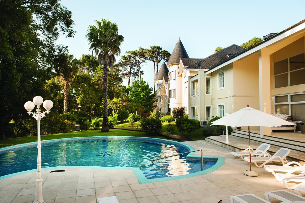 Parque Hotel Jean Clevers Punta del Este Bagian luar foto The swimming pool at the hotel