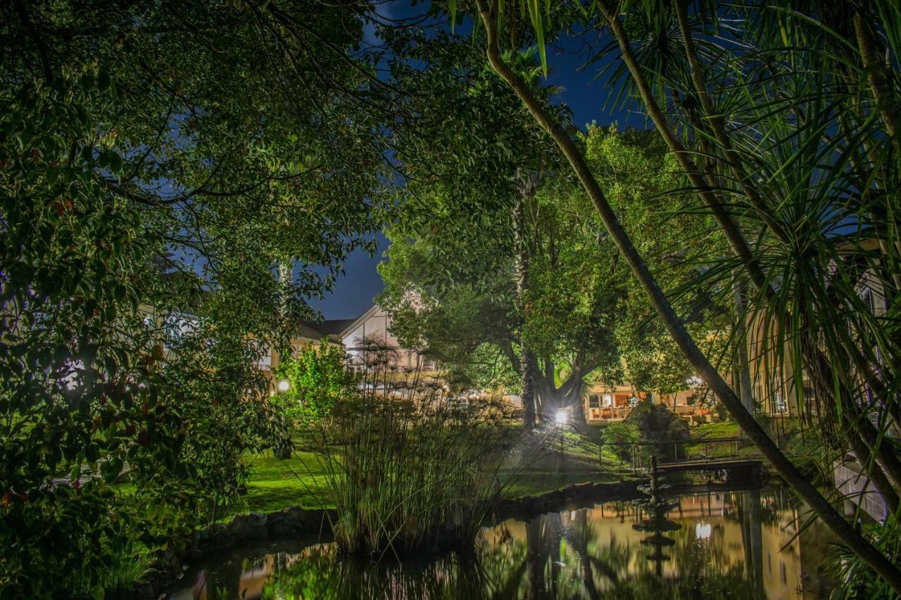 Parque Hotel Jean Clevers Punta del Este Bagian luar foto The resort at night
