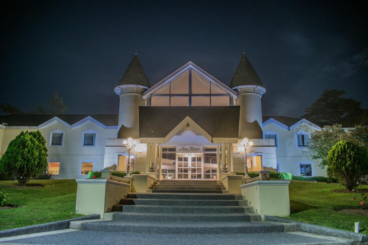 Parque Hotel Jean Clevers Punta del Este Bagian luar foto The clubhouse at the Royal County Down Golf Club