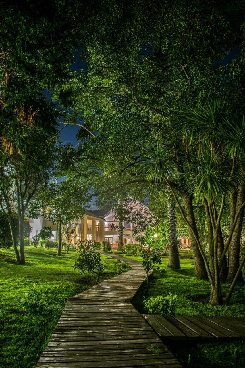 Parque Hotel Jean Clevers Punta del Este Bagian luar foto The hotel at night